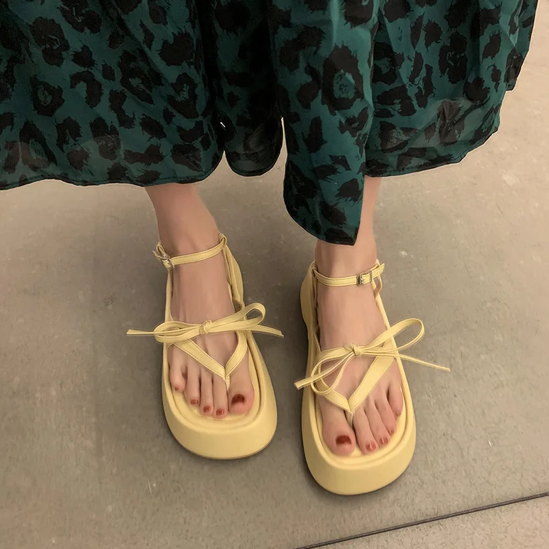 

Сказочные стильные губчатые бриллианты, новинка 2022, летние Ins шлепанцы, внешняя одежда, сандалии с перекрестными ремешками и бантом