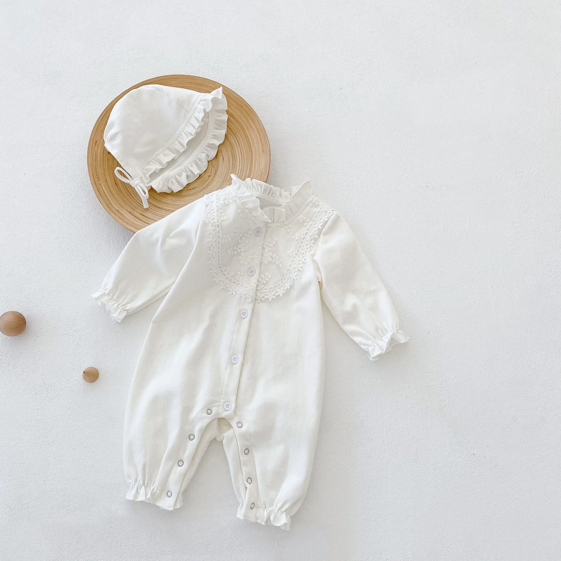 

Spring and Autumn Fungus Collar Lace Newborn Baby Girl Baby Lace Long Sleeved Jumpsuit Long Climb