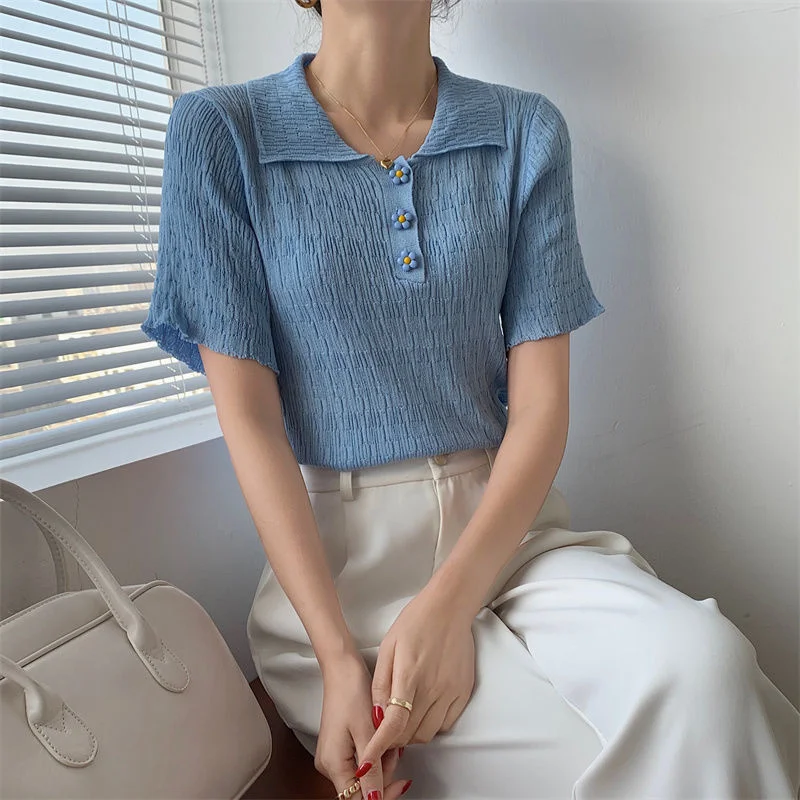 

Женская Летняя трикотажная футболка с отложным воротником и коротким рукавом, модная Однотонная футболка на пуговицах с цветами, женские с...