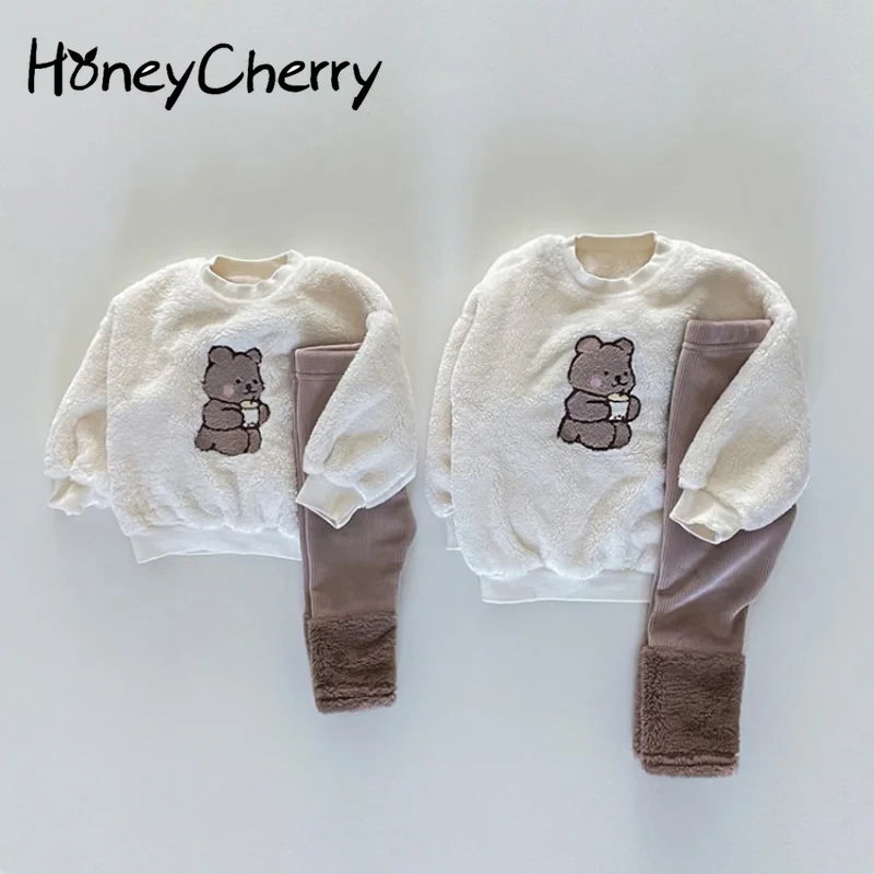 

HoneyCherry kids Cartoon Bear Embroidered Plush Sweater Set Children's Section Plush Patchwork Bottoming Trousers Two-piece Set