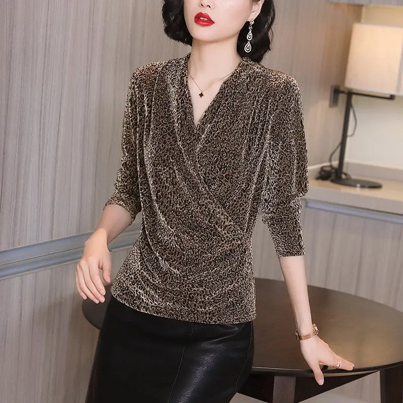 

Sexy V-Neck Fashion Leopard Printed Tops Korean Elegant Vintage Bright Silk Long Sleeve Slim T-shirt Spring Women's Clothing