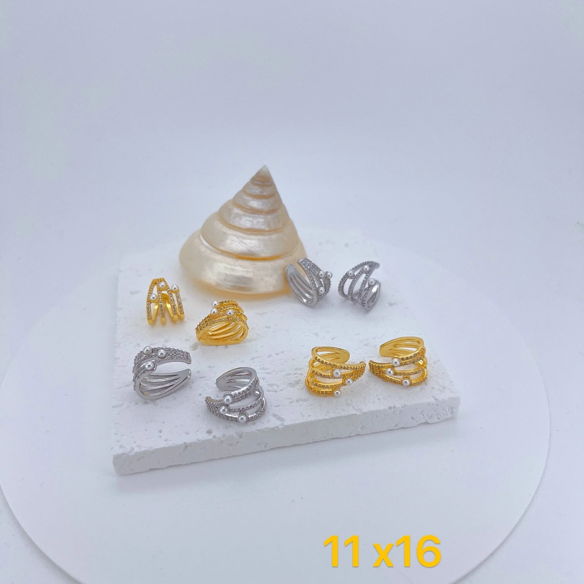 Элегантные серьги-клипсы с медным жемчугом и инкрустацией из циркония для женщин