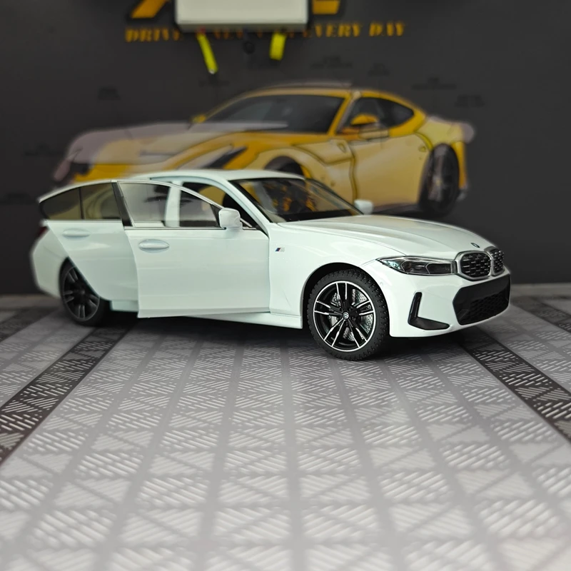 Фото Модель автомобиля BMW 3 серии 325li из сплава, масштаб 1:24, с открывающимися дверями, звуковыми и световыми эффектами, подарок. №4