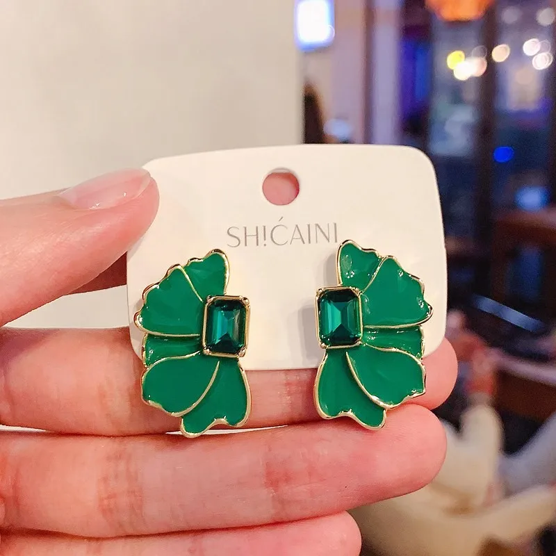 

Fashion Korean Blue Green Petal Stud Earrings for Women Simple Enamel Oil Drop Inlaid Crystal Temeprament Earrings Jewelry Gift