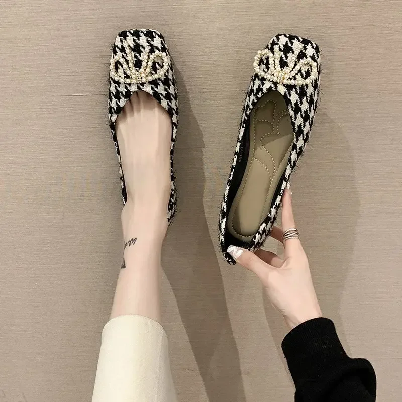 Женская универсальная обувь на плоской подошве большие размеры весна-лето 2024