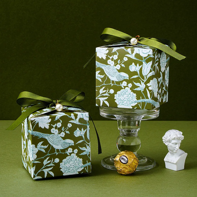 

100pcs/Lot Retro Floral Printed Gift Box with Pearl Chic Candy Boxes Wedding Souvenirs for Guests Birthday Decoration Wholesale