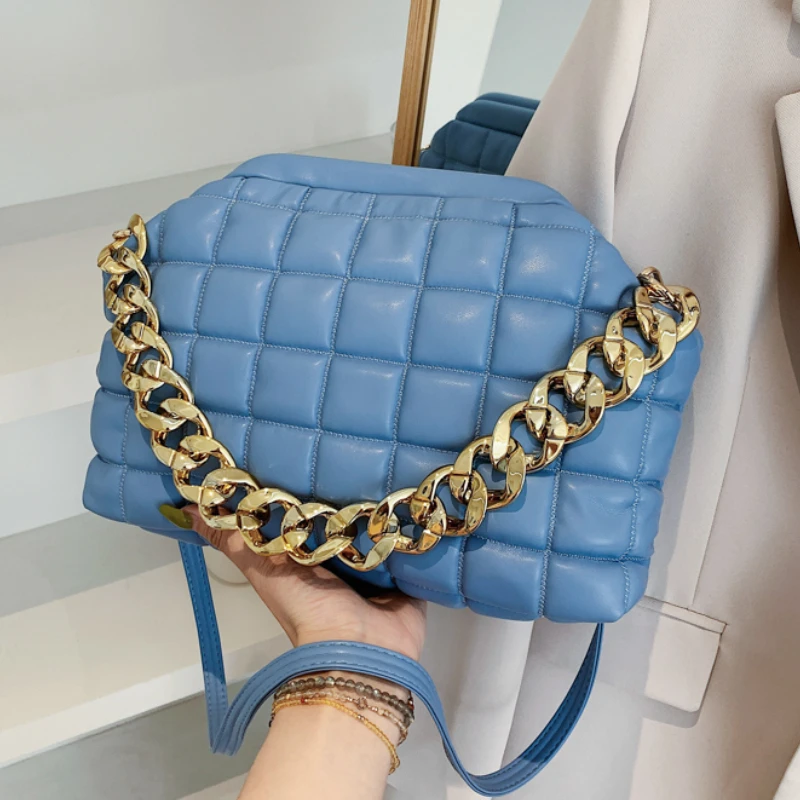 

Женская клетчатая сумка-клатч с цепочкой и длинным ремнем