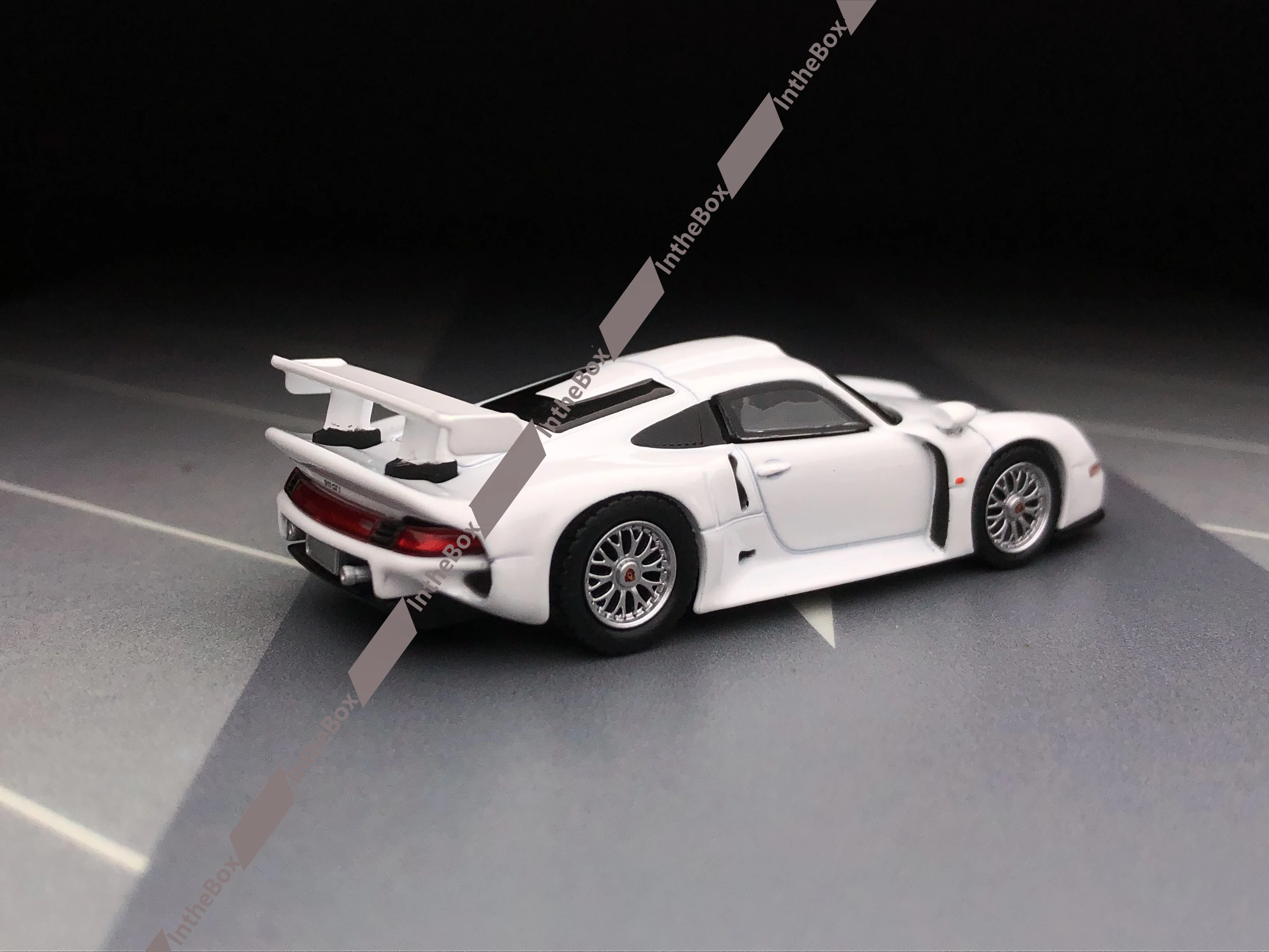 Sparky 1:64 911 GT1 EVO Белая модель литая под давлением металлическая коллекция