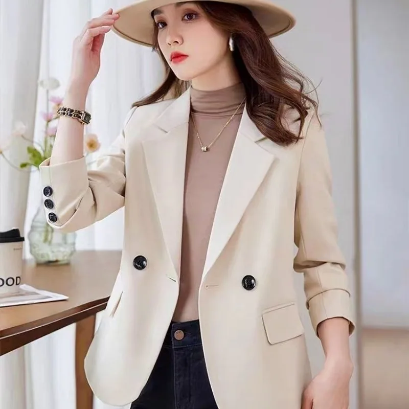 Женский блейзер на пуговицах с длинным рукавом