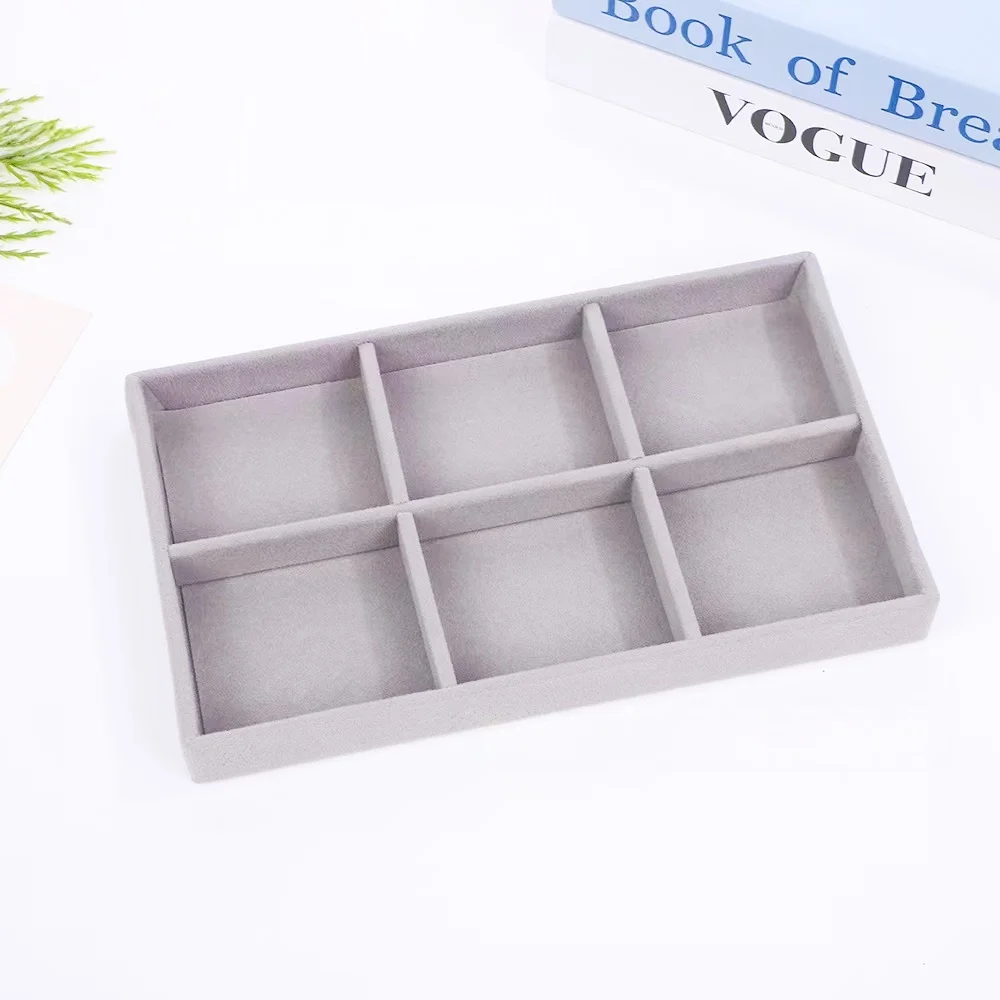 

Бархатный органайзер для украшений бежевого цвета