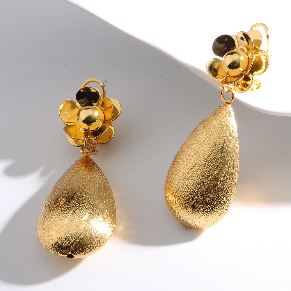 

Women Earrings Fashion Copper New Design Hoop Earrings High Quality Gold Plated Jewelry Accessory Women Eardrop