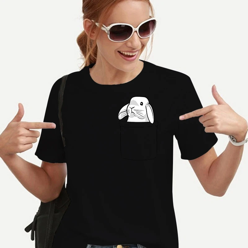 

Новые женские футболки с милым принтом плохого кролика и карманами 2022, повседневные модные футболки, летняя женская одежда, топы с коротким ...