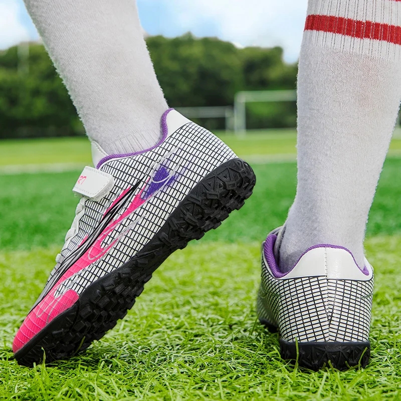 2022 New Fashion Colorful Children's Football Boots Outdoor Turf Soccer Shoes Kids Trainers School Football Sneakers for Teenage