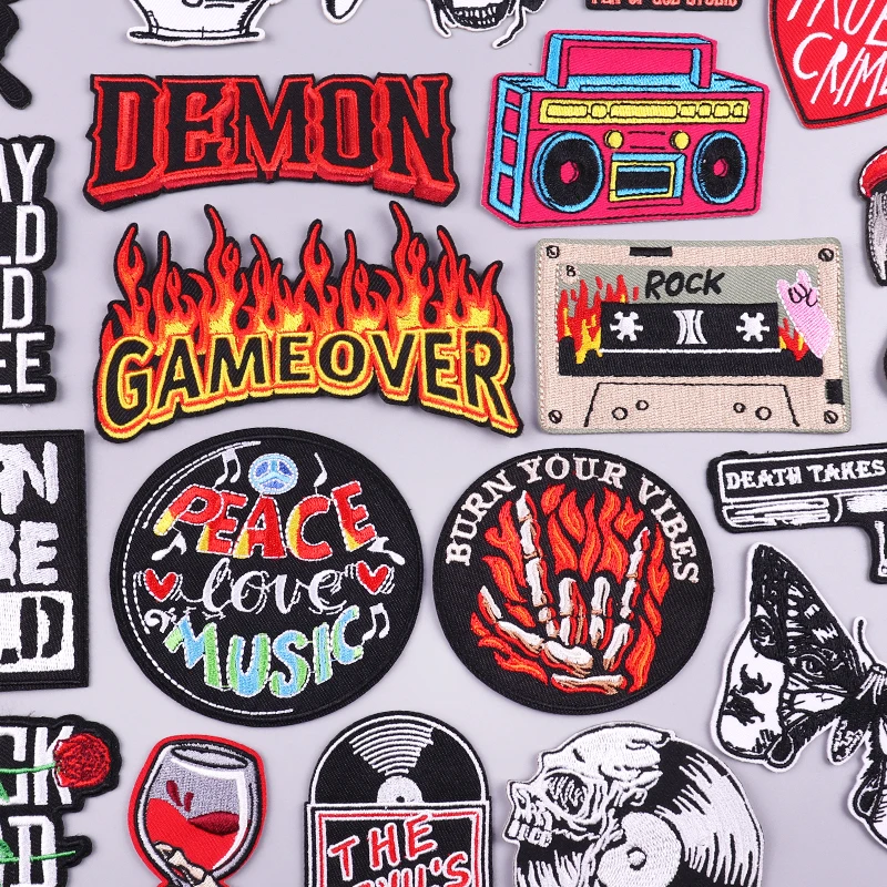 Нашивки с вышивкой в стиле панк/букв сделай сам