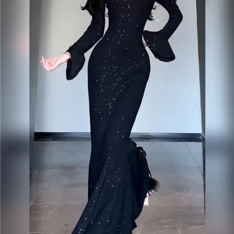 Слегка толстое темпераментное черное Королевское приталенное платье-годе