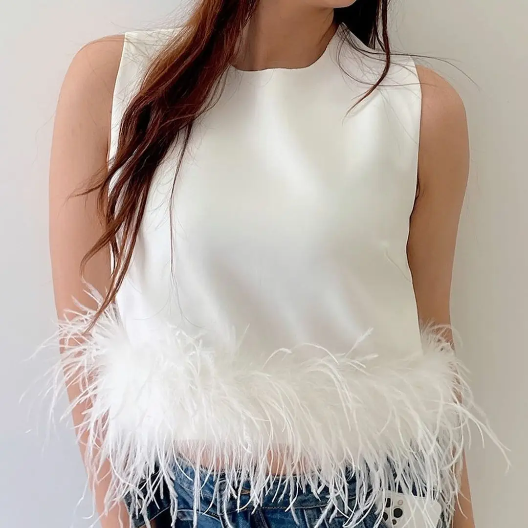 Фото Женский топ с перьями белый пикантный открытыми плечами Модный укороченный y2k