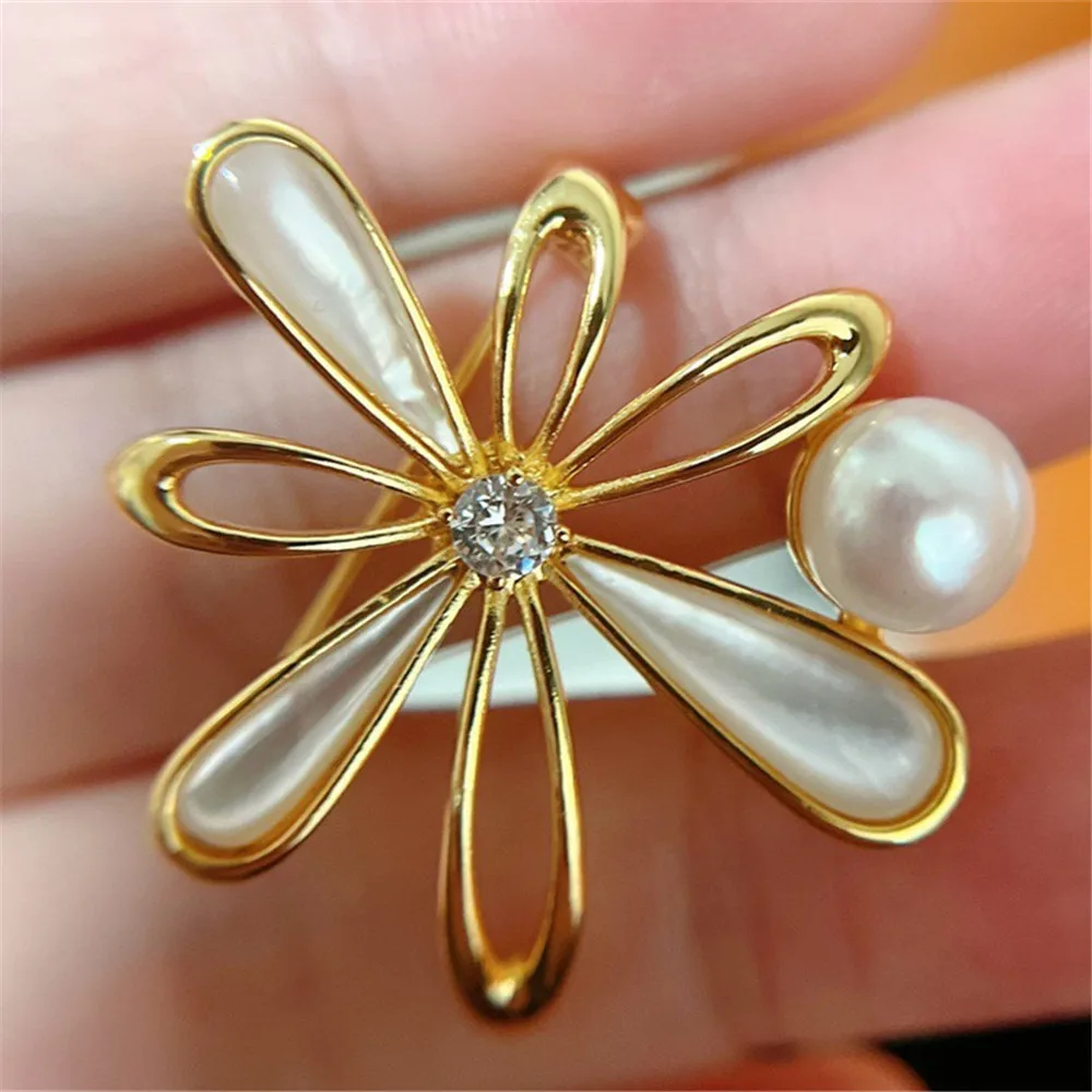 

Autumn and Winter Brooch Popular Season Daisy Brooch 8.5-9mm High-quality Freshwater Pearl Natural Translucent Shell Inlay