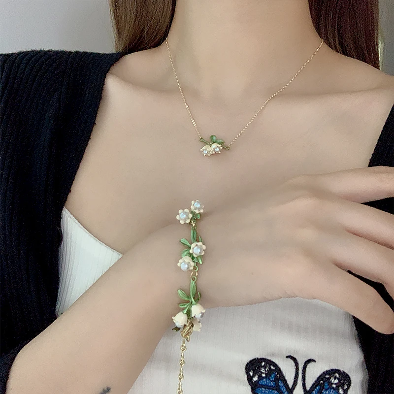 

Sweet White Color Lily of The Valley Pendant Necklace for Women Girls Cute Faux Pearl Fllower Necklaces Statement French Jewelry