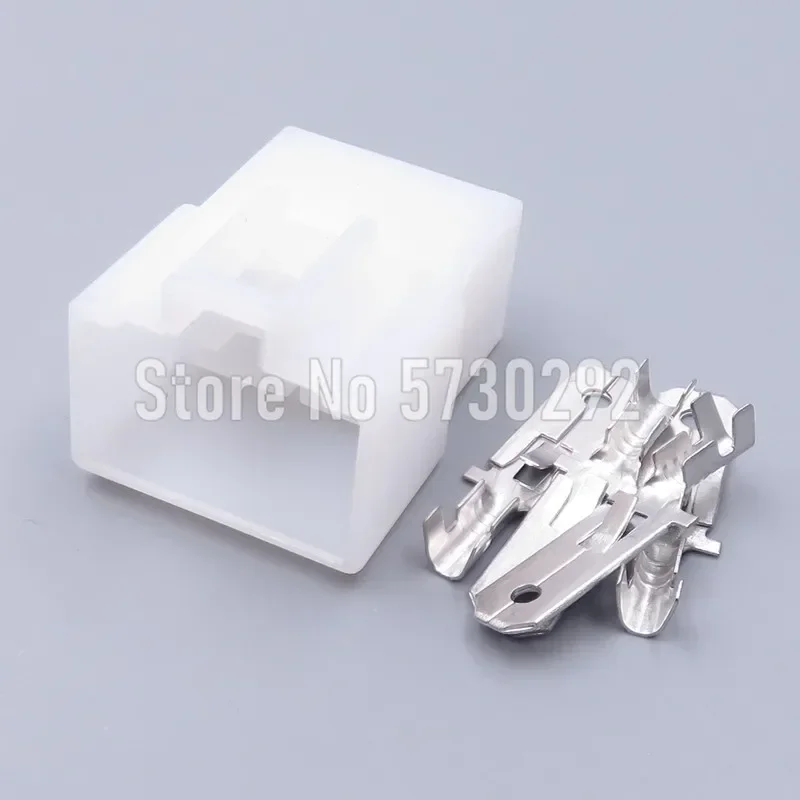 

Автомобильная электрическая розетка 4P 6.3 7122-2446