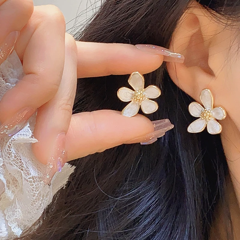 

French Luxe: Enamel Floral Earrings With Spring/Summer Design, Trendy And High-End Niche, Versatile And Elegant Ear Studs