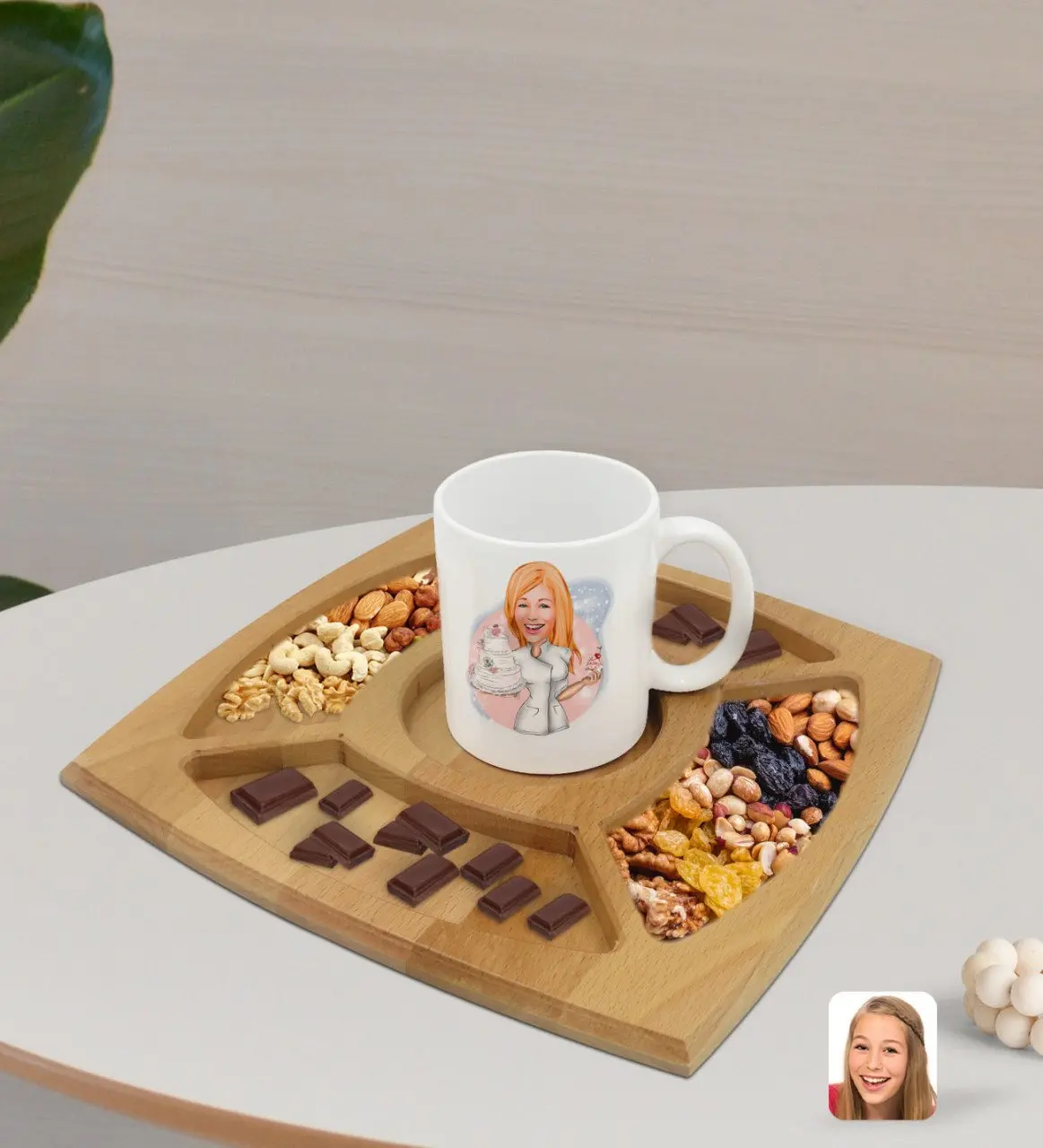 

Персонализированная белая кружка с 4 отделениями для презентаций