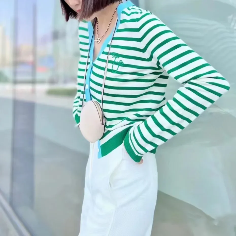 Женский трикотажный кардиган с V-образным вырезом и длинным рукавом