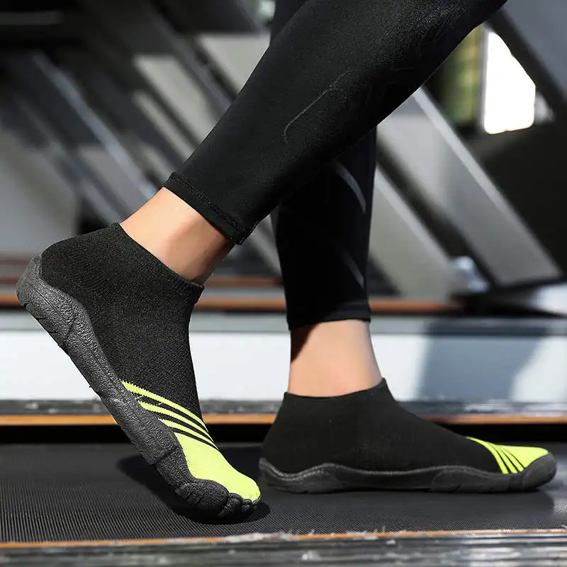 

Спортивная обувь для мужчин, универсальные черные кроссовки, мужские роскошные брендовые высококачественные спортивные мужские кроссовки...