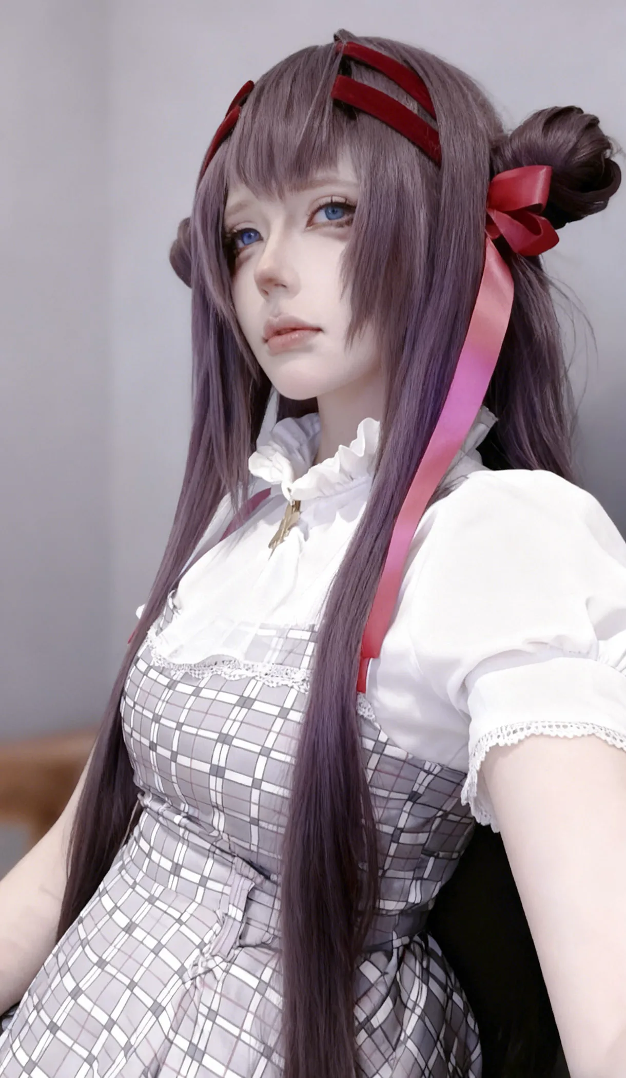 Фото ИГРА Manakashi no Yuri wa Akaku Somar Kanzaki Manami Косплей Парик серый фиолетовый Длинные волосы Синтетический парик + шапочка для парика Парик для Хэллоуина №1