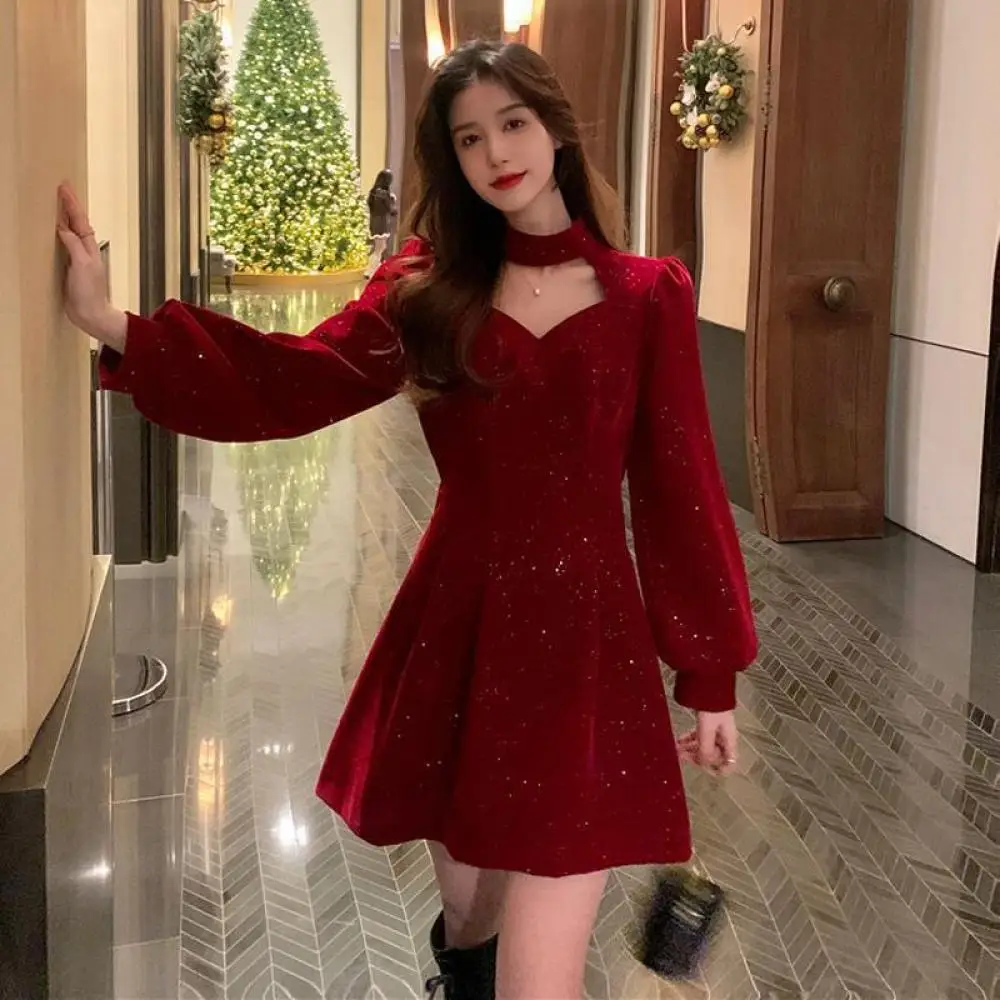 Купи Elegant Party Dresses 2022 Winter Woman Sequin Sparkly Dress Long Sleeve V Neck Velvet Hollow Out Christmas New Year Red Dress за 1,033 рублей в магазине AliExpress