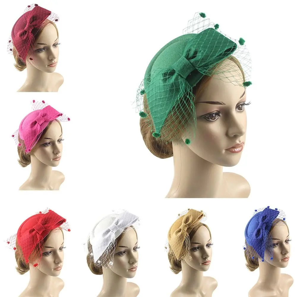 

Женская кружевная шляпа с перьями и зажимом