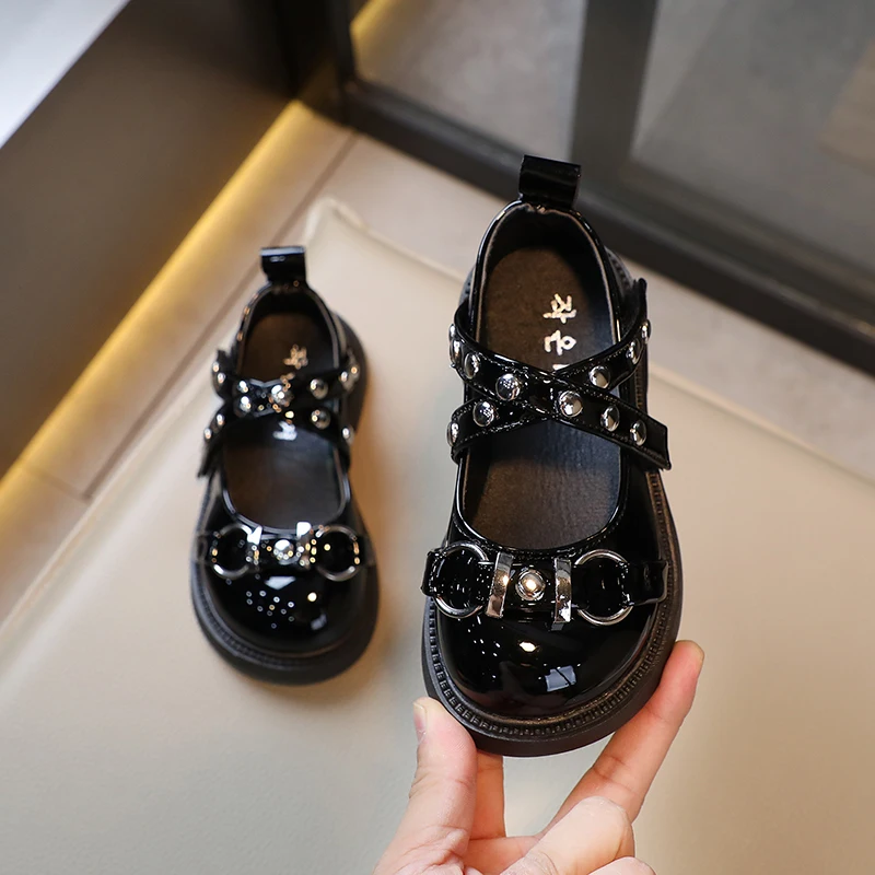

Кожаные туфли для девочек, новинка весны 2023, черные детские повседневные лоферы в британском стиле, симпатичные детские туфли с жемчугом в стиле ретро, Прямая поставка