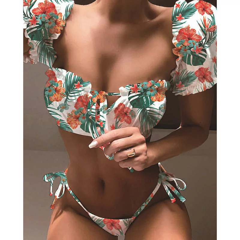 

Женское бикини с цветочным принтом и буффами на рукавах