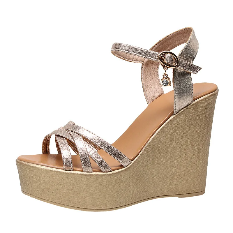 

Босоножки женские кожаные, мягкие сандалии на танкетке, высокий каблук, обувь для офиса, маленький размер 33-43, лето 2023