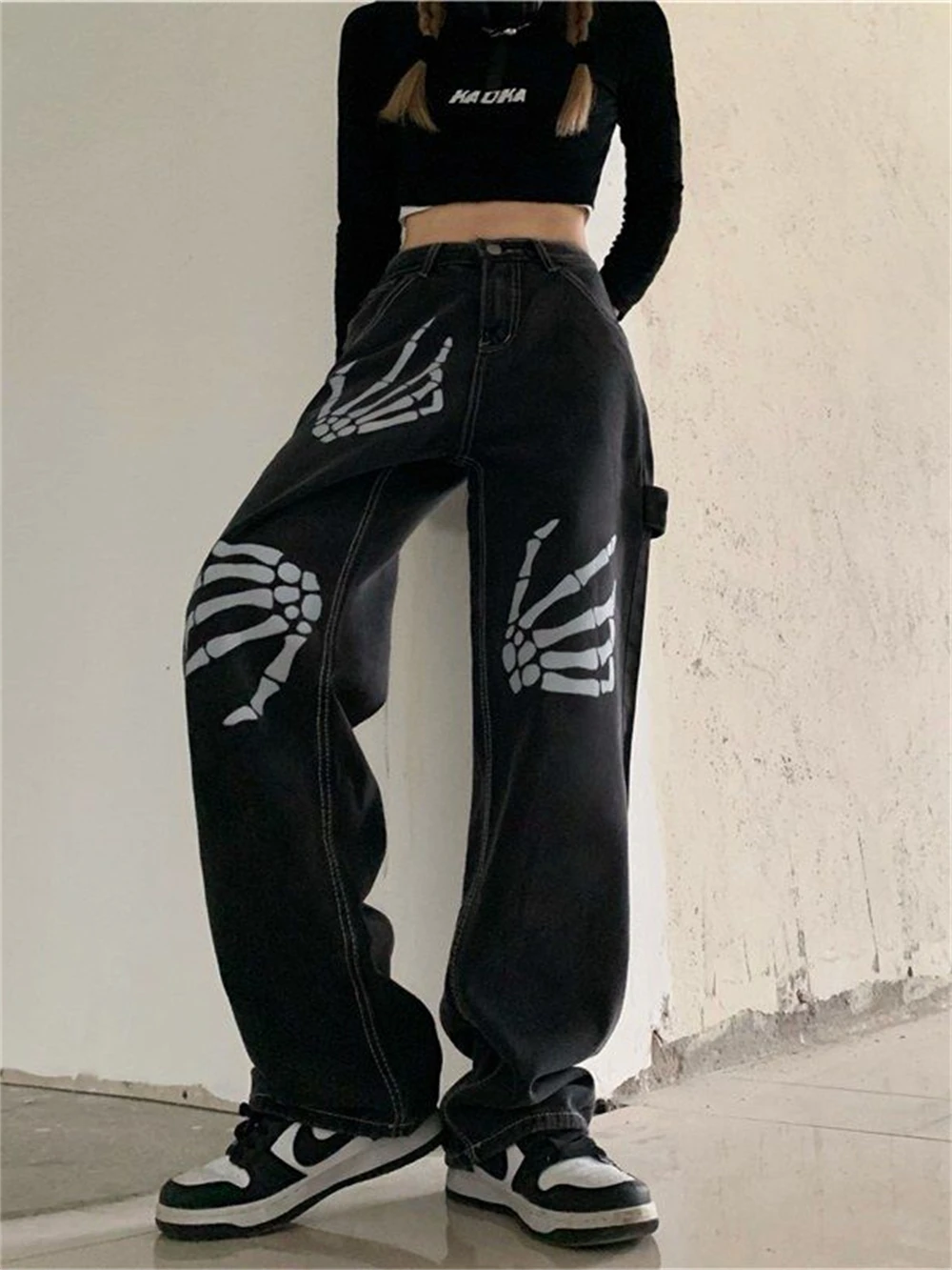 Женские джинсы в стиле панк с принтом черепа эмо Свободные корейские брюки-карго