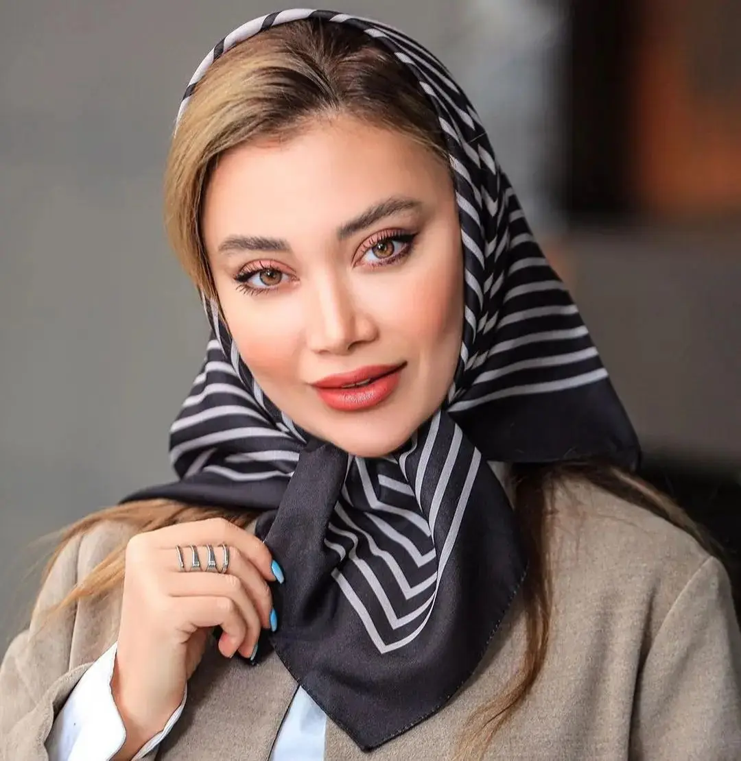 

Fashion Stripe Silk Satin Square Head Scarf Muslim Neck Scarves Hair Bandanas Hijab Scarves for Women Headband 90cm Headwrap
