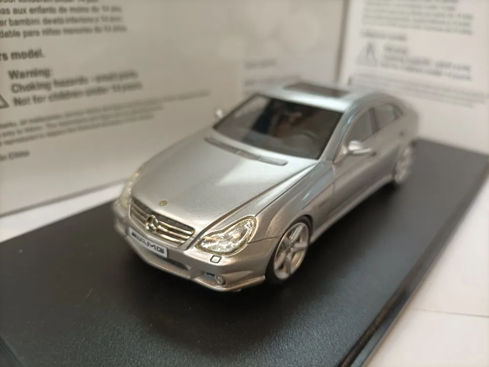 

GLM 1/43 BENZ CLS63 C219 Серебряная модифицированная модель купе