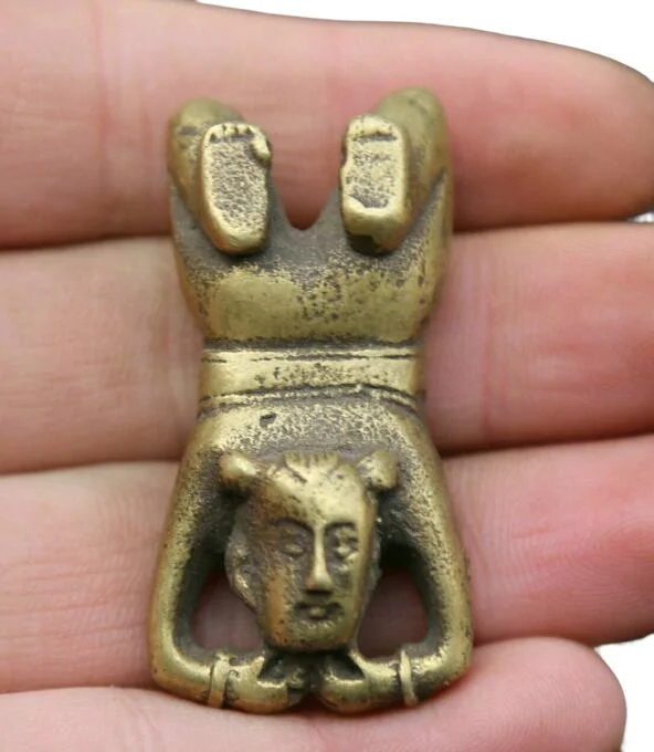 

Бронзовая статуэтка девушки OLOEY