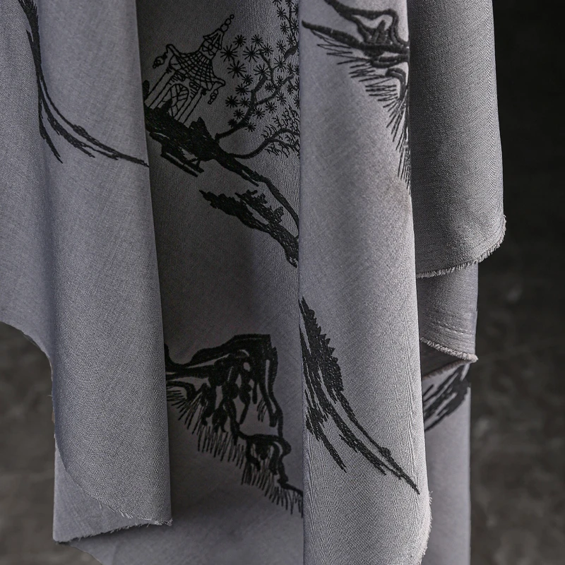 Пессенция пейзажная вышивка ткань для костюма серая нижняя часть черная линия