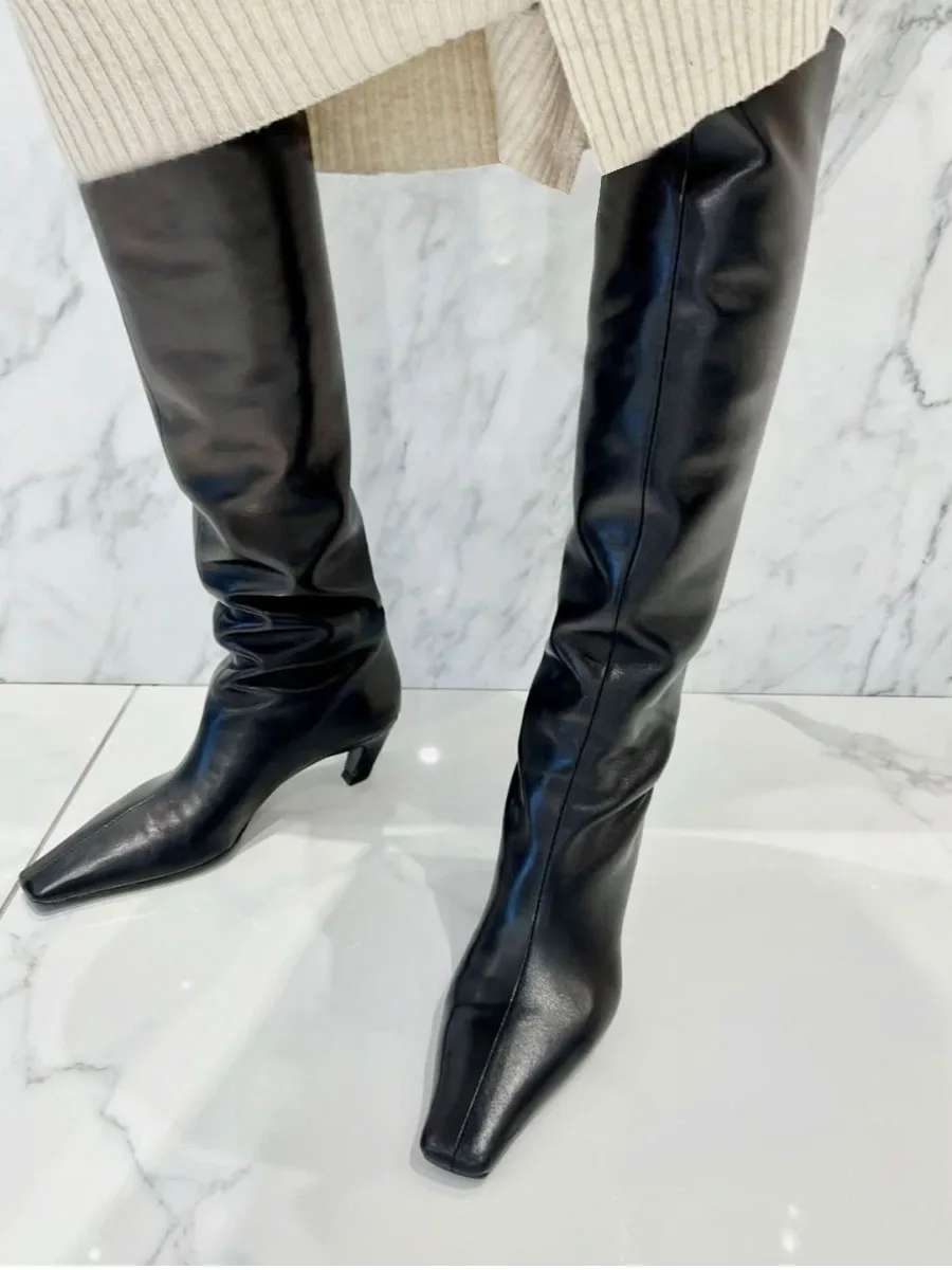 Женские кожаные сапоги до колена с квадратным носком на низком каблуке