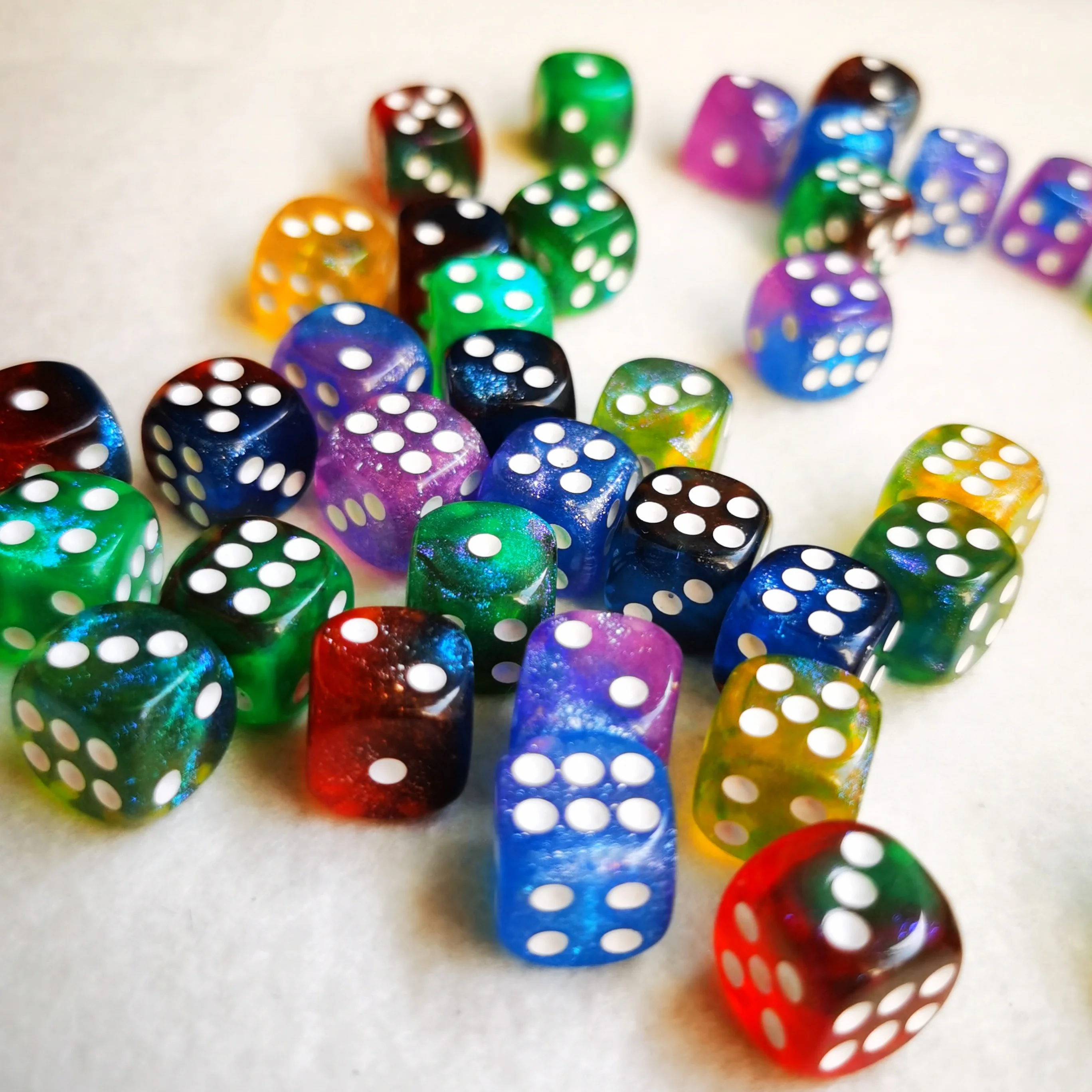 Ослепительные кубики 1 2 см 10 шт./лот D6 6 граней игральные кости для казино круглые