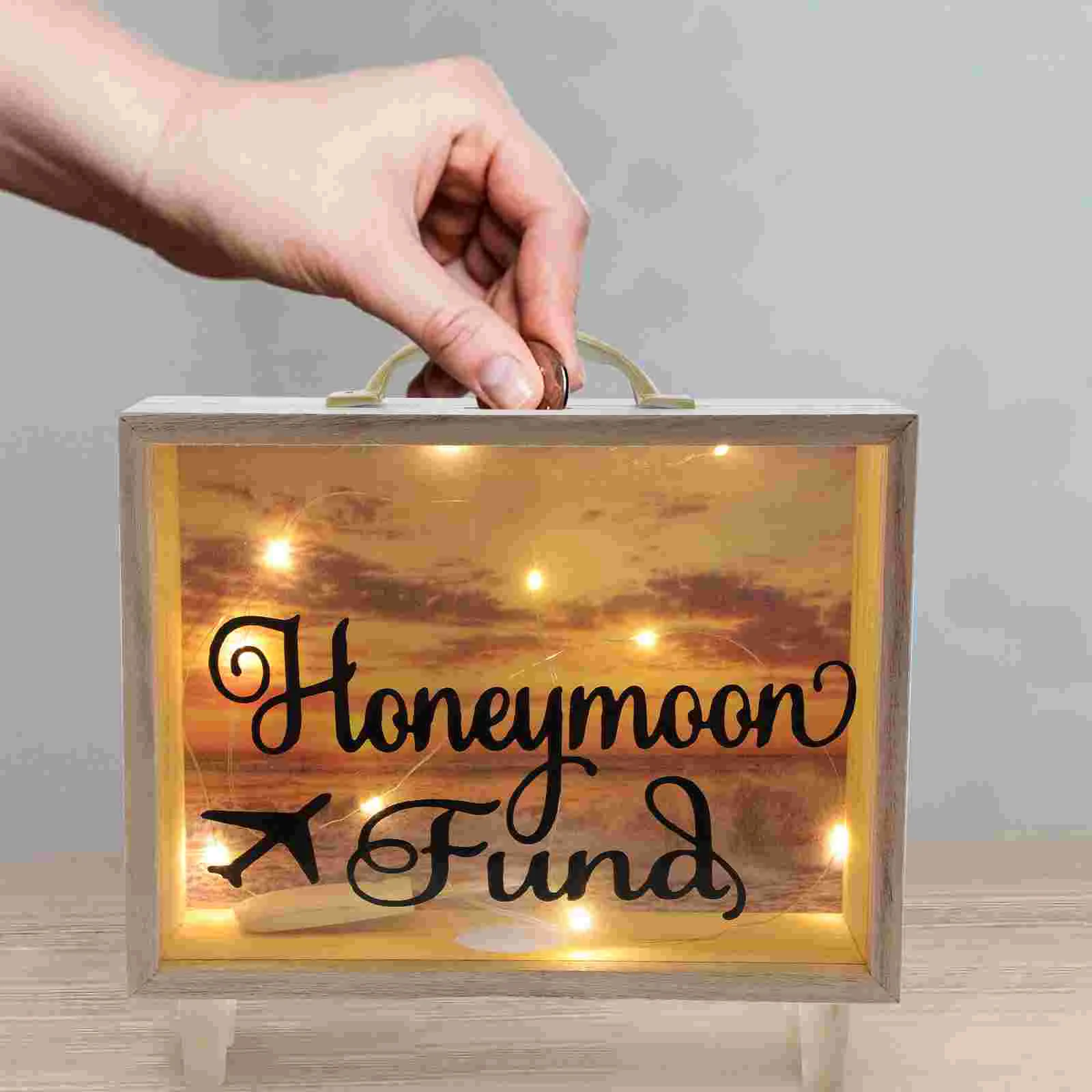 Настольная копилка для экономии денег с легким декором в скандинавском стиле