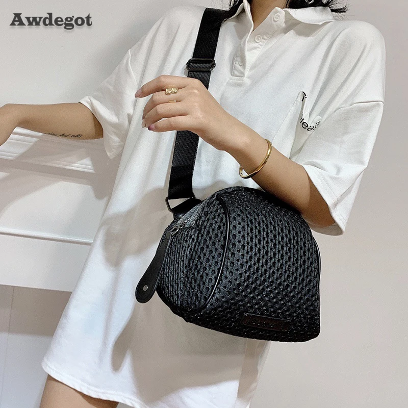 

Черная нейлоновая Сетчатая Сумка через плечо для женщин 2022 трендовая летняя треугольная сумка женская Повседневная сумка через плечо женс...