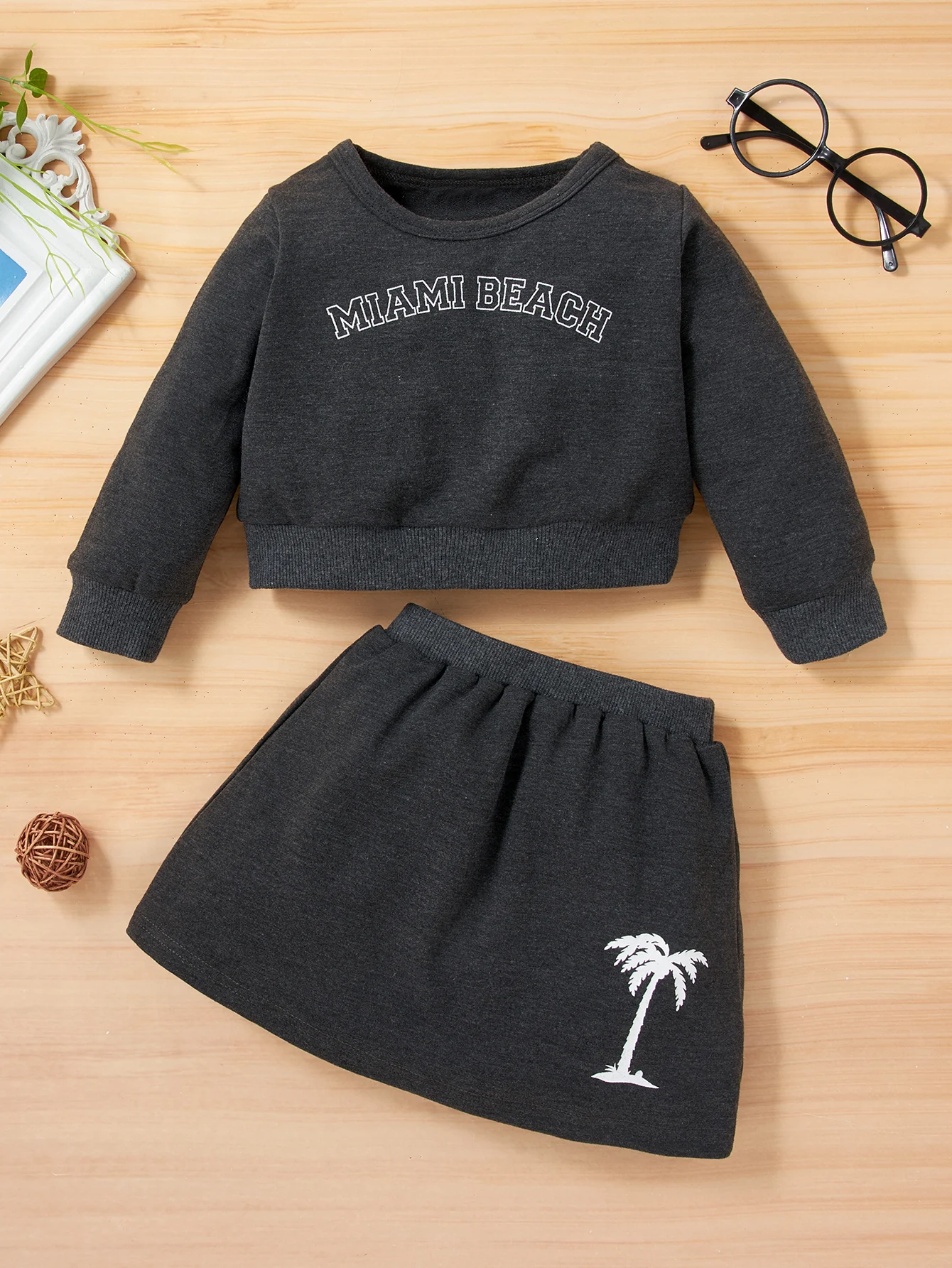 

Комплект для девочек, топ с круглым вырезом, короткая юбка с длинными рукавами и надписью, кокосовое дерево, простая модная повседневная домашняя дорожная одежда