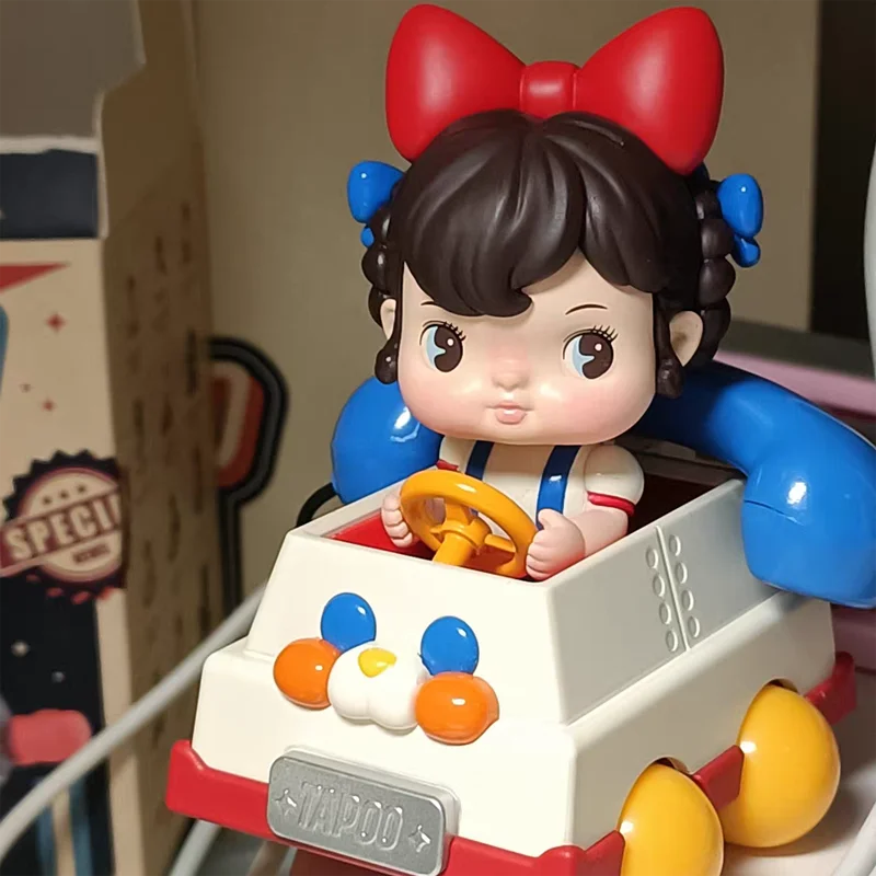 

Фигурка хитхикера из серии Tapoo, из ПВХ