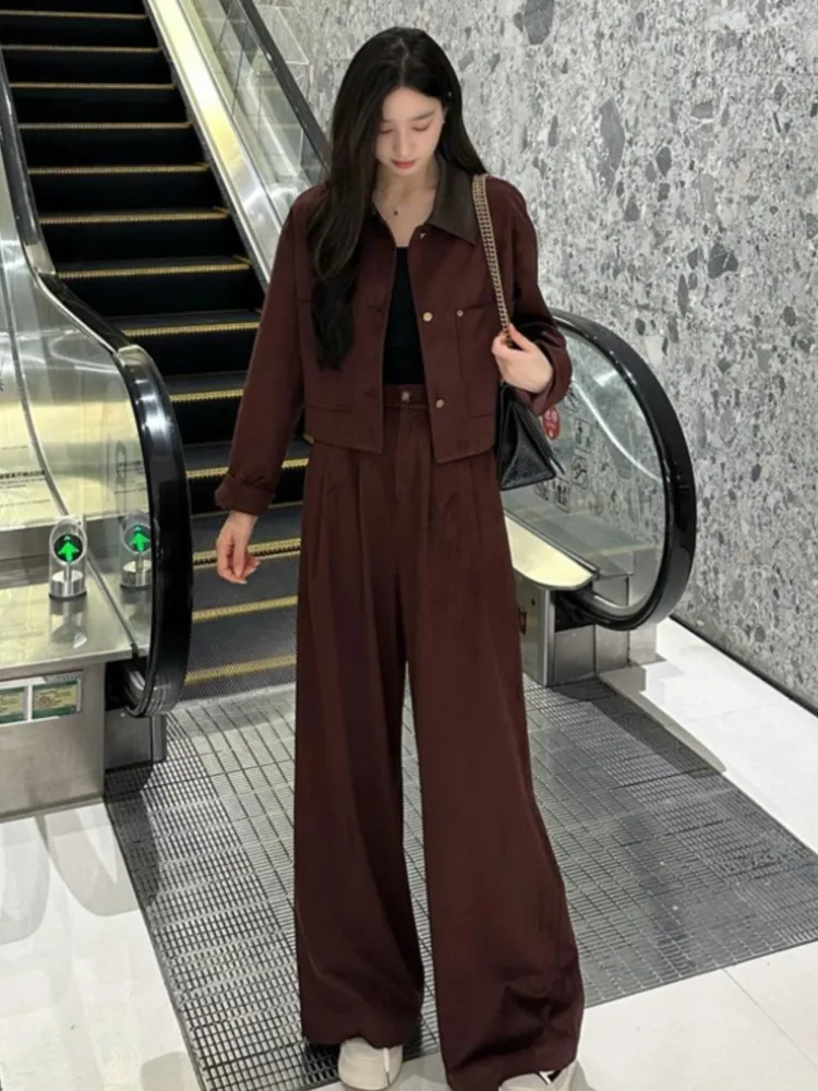 Женский костюм из двух предметов однобортный короткий пиджак с отложным