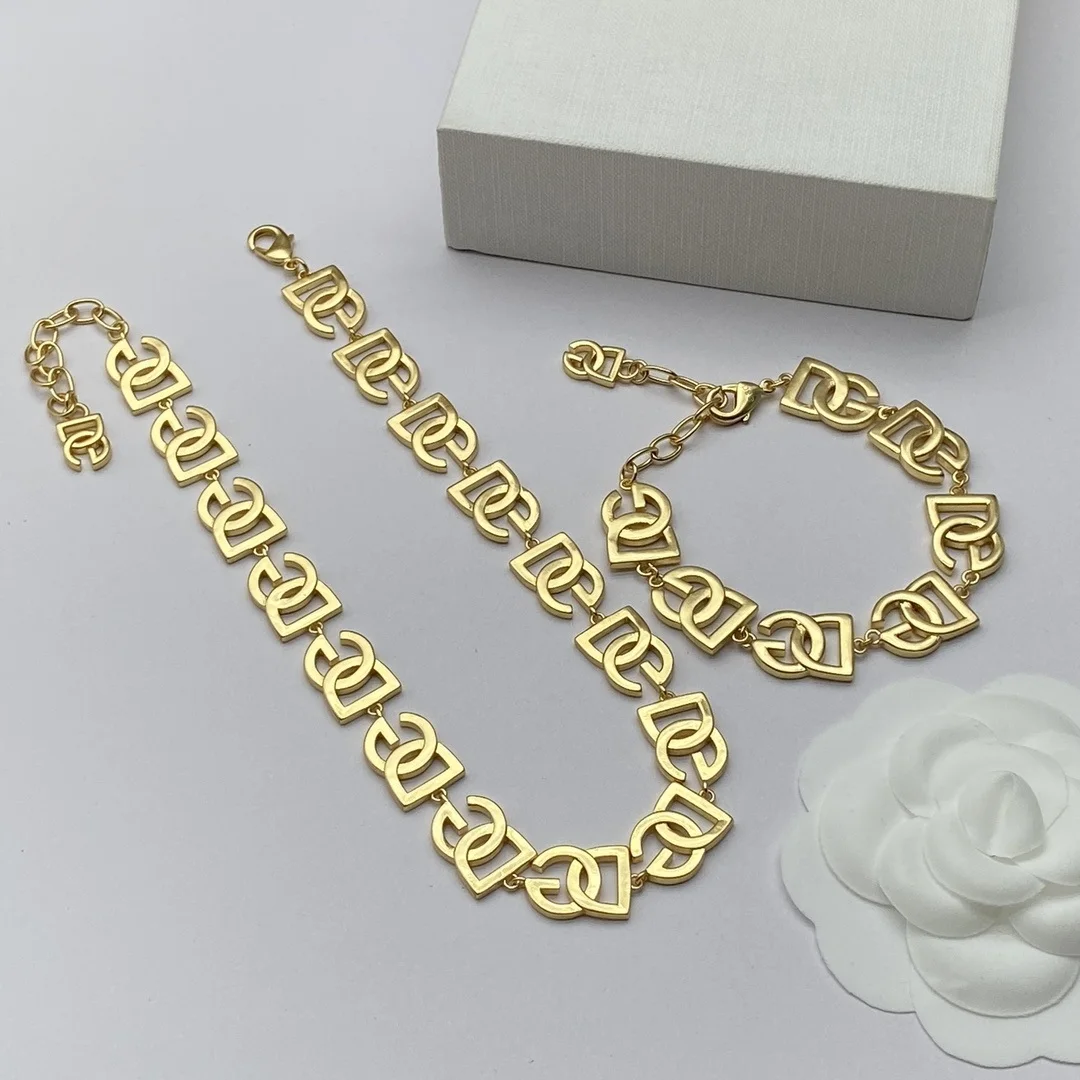

Fashion Classic Designer Jewellery Women's Jewellery Solid Brass Made Monogram Set Necklace Bracelect Earrings Letter Jewelry
