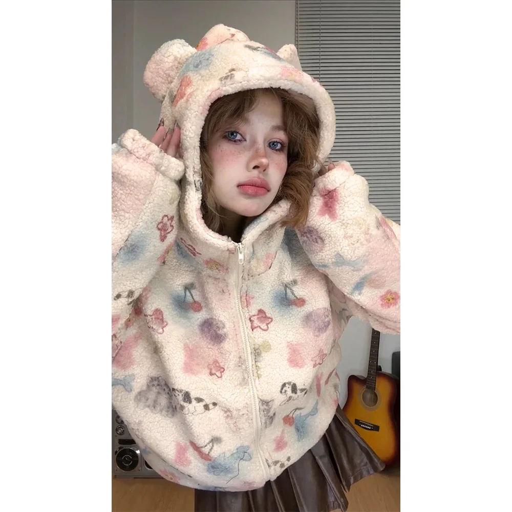 Фото Хлопковая зимняя куртка Kawaii с граффити из овечьей шерсти, женская Cutecore, теплые толстовки с капюшоном на молнии, корейское Y2K, Лолита, бежевое, розовое, пушистое пальто №1