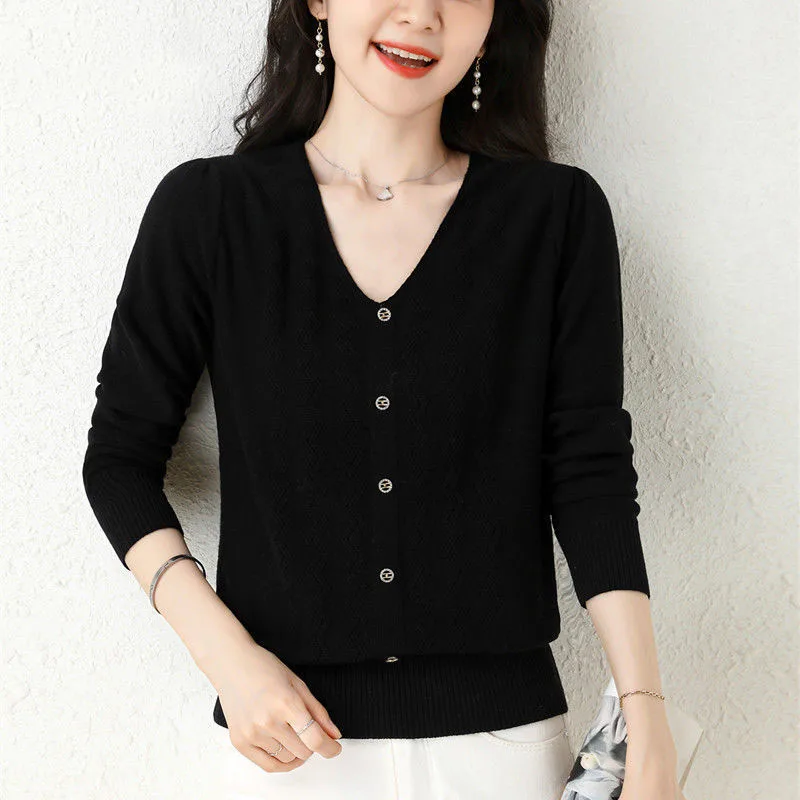 

Spring and Autumn Fashion Trends V-neck Solid Color Versatile Loose Western Style Slim Commuter Long Sleeve Women's Knitted Top