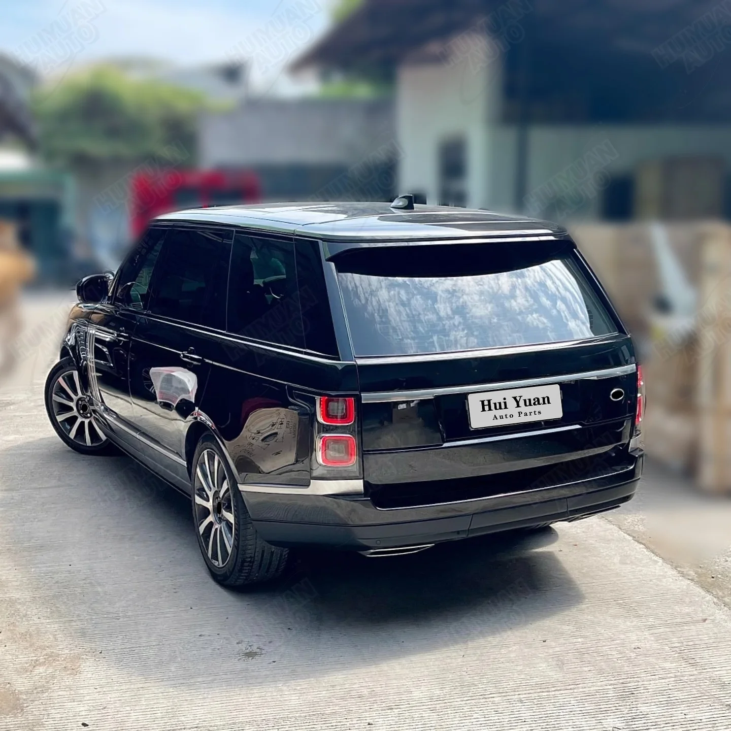 Фото Самый продаваемый комплект обвесов для Range Rover Vogue 2013-2017: обновление до модели 2022 года (OEM), от старой к новой модели, включает передний и задний бамперы №3