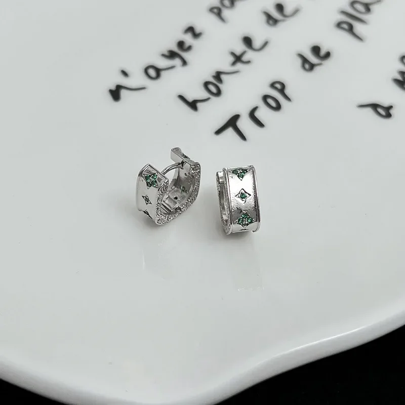 Женские серьги-кольца с круглой застежкой